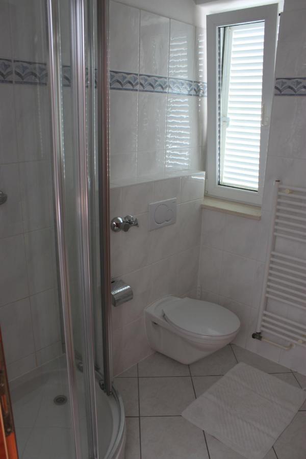 אומיס Pile Apartments 4 מראה חיצוני תמונה